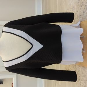 Black and White layered effect V-neck tunic - large